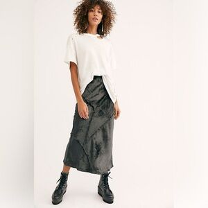 Women’s Free People Crushed Velvet Skirt in Charcoal